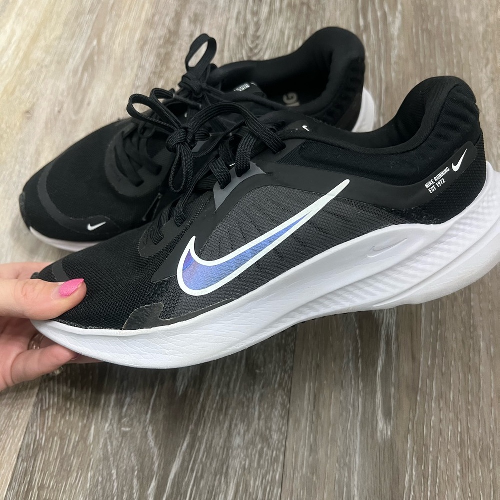 LIKE NEW Nike Women's SHIMMER Black and White Athletic Shoes